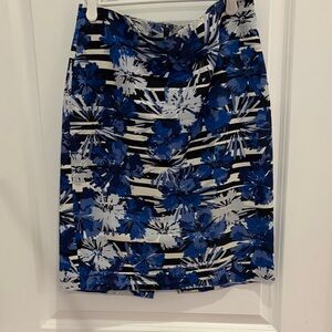 Ann Taylor Floral Blue and Black Women's lined pencil Skirt